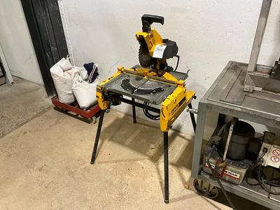 Overview picture of DeWalt DW 743 sawing machine